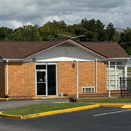 Travel Inn By Oyo Danville Us-29 Kültér fotó