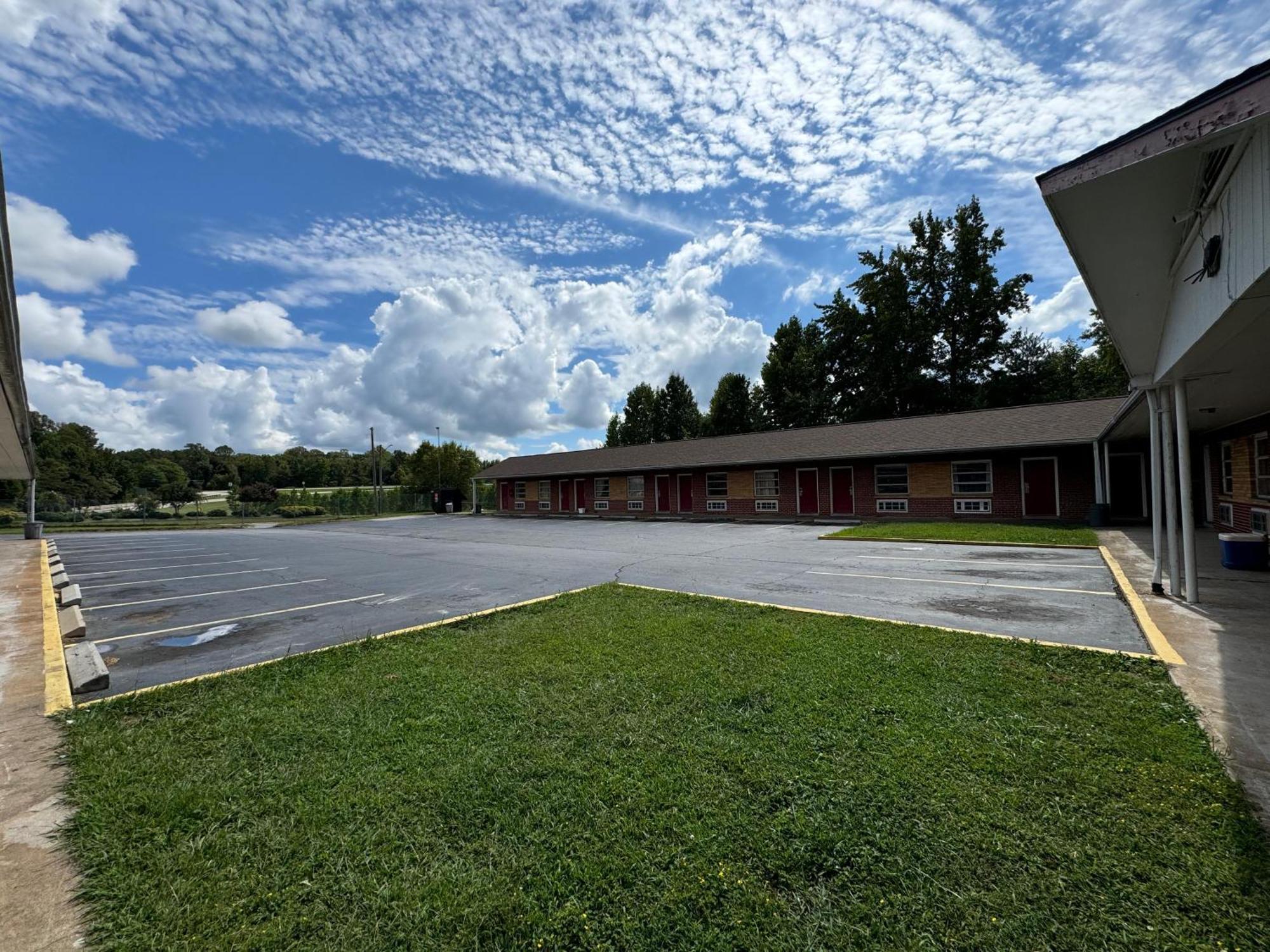 Travel Inn By Oyo Danville Us-29 Kültér fotó