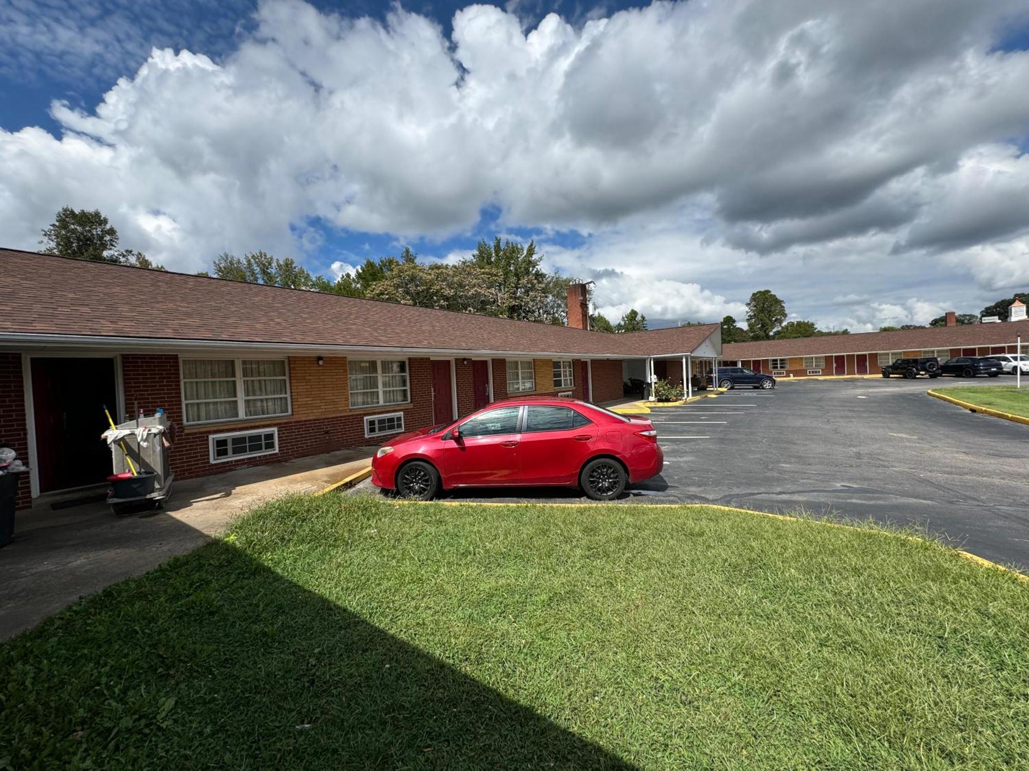 Travel Inn By Oyo Danville Us-29 Kültér fotó